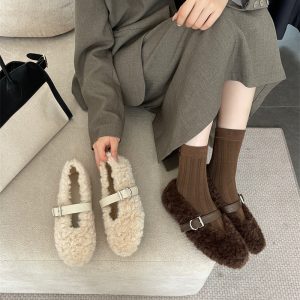 2025 New Low Top Flat Shoes Women's Fur Winter Casual Shoes