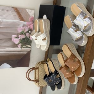 2026 New Thick Sole Woven Straw One-Strap Wedge Slippers Beautiful Versatile Women's Sandals