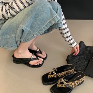 2026 Summer New Flip Flops Korean Style Outdoor Slippers Beach Shoes for Women